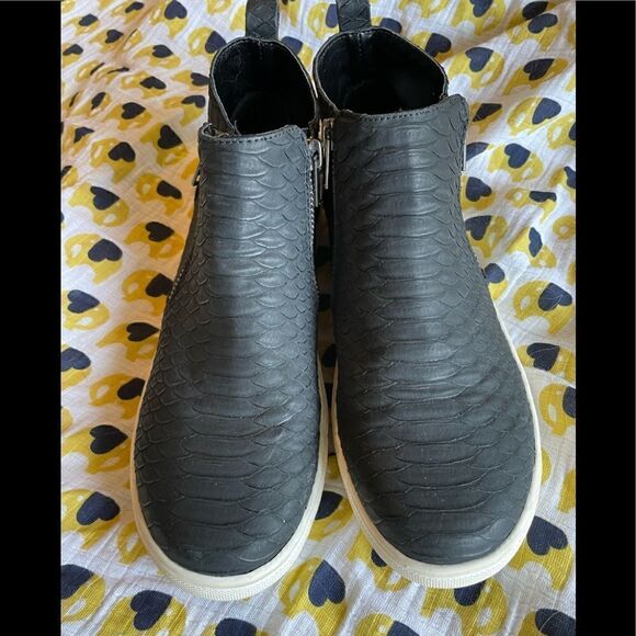 Coconuts by Matisse slip on booties - Picture 1 of 8